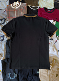 Fred Perry Polo | Schwarz / Bronze | Gr. S