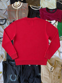 Rotes Just Casual Alpha Industries Sweatshirt mit Rundhalsausschnitt und gerippten Bündchen in der Rückenansicht