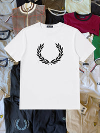 Just Casual Fred Perry T-Shirt in Weiß mit schwarzem Lorbeerkranz-Logo auf der Brust aus weicher Baumwolle