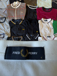 Just Casual Fred Perry T-Shirt in Weiß mit ikonischem Lorbeerkranz-Logo und hochwertiger Baumwollqualität