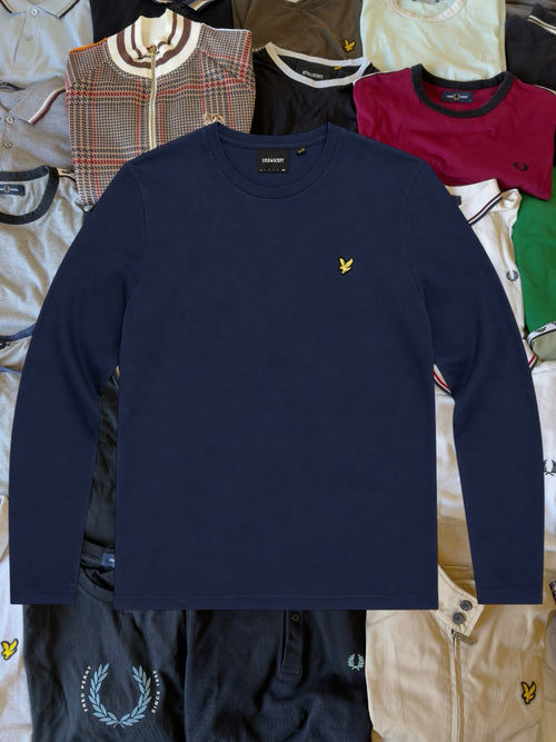 Just Casual Lyle & Scott Langarmshirt in Marineblau aus reiner Baumwolle mit ikonischem Logo auf der Brust