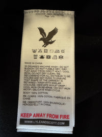 Just Casual Lyle & Scott Pflegeetikett aus 100 Prozent Baumwolle mit Waschanleitung und Adler-Logo