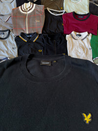 Just Casual Lyle & Scott ärmelloser schwarzer Strickpullover aus Baumwolle mit goldenem Adler-Logo auf der Brust