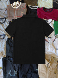 Just Casual schwarzes Poloshirt aus Baumwolle mit geripptem Kragen in klassischer Passform