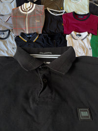 Just Casual WEEKEND OFFENDER schwarzes Poloshirt aus Baumwolle mit geripptem Kragen und Markenlogo auf der Brust